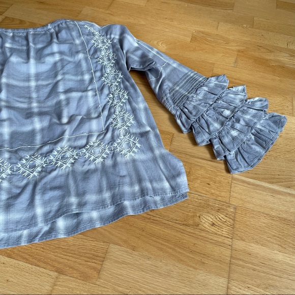 🆕 Dylan Callie Ruffles Blouse - Picture 11 of 12